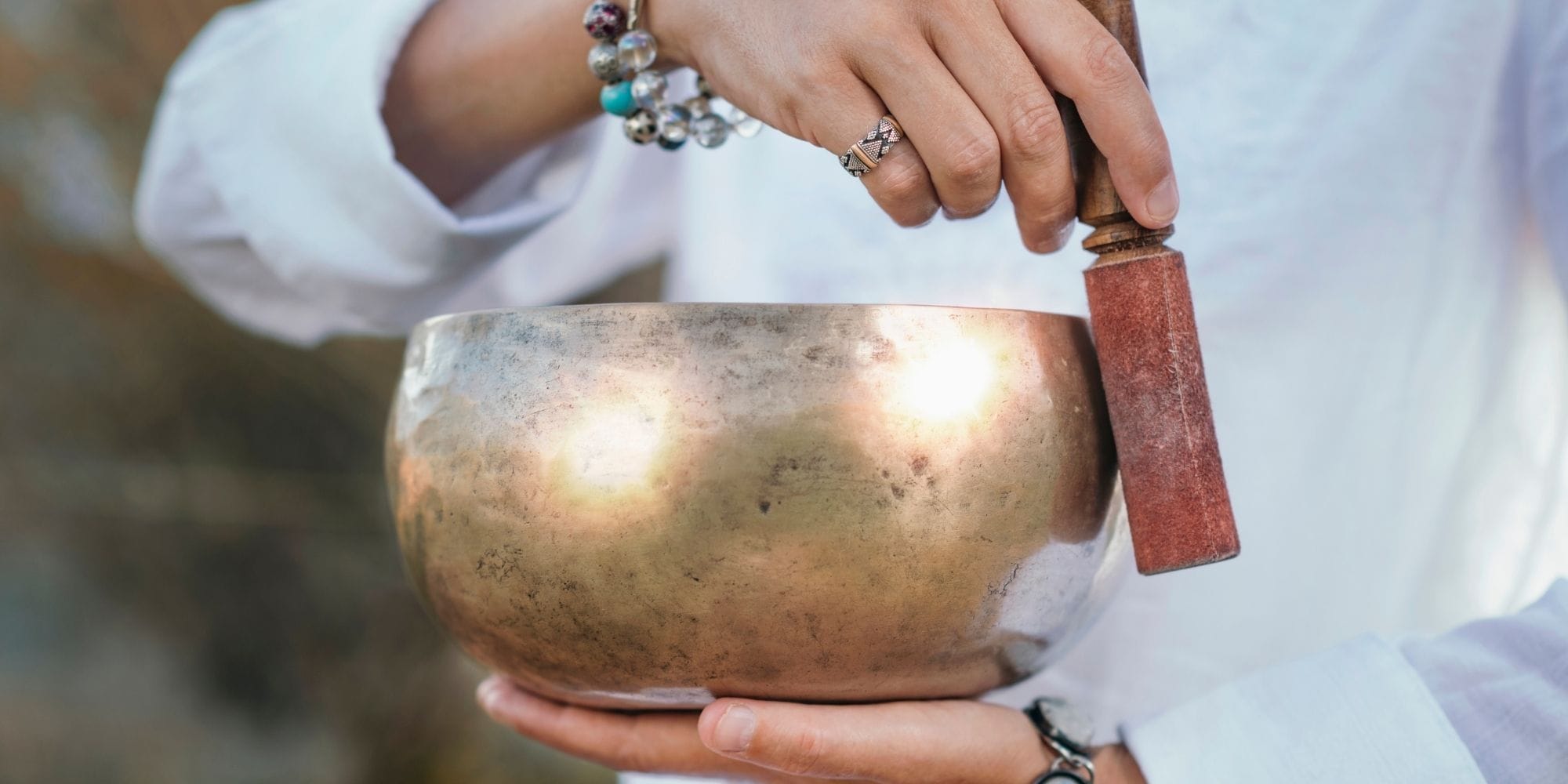 Muzyka na zajęciach jogi a prawo autorskie w Polsce – co wolno, a czego nie?